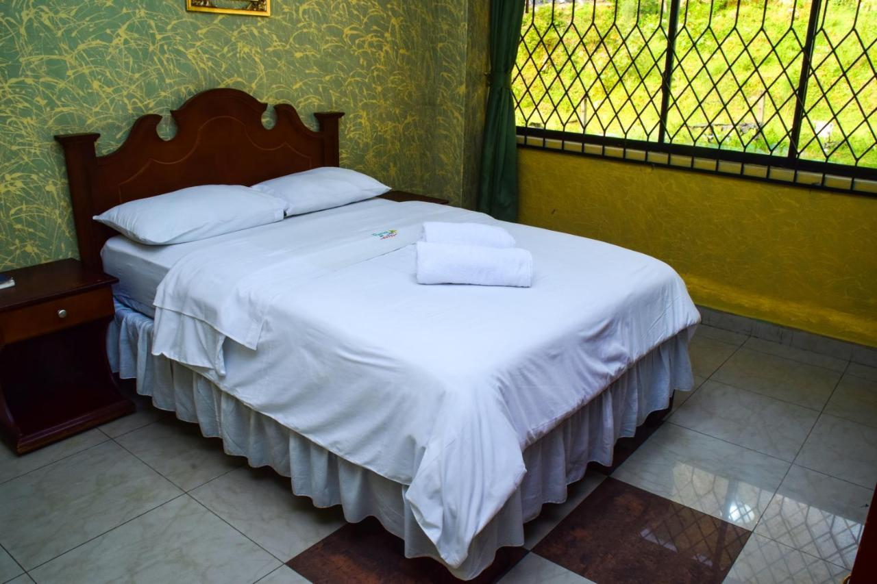 באניוס Hotel Puerta Del Sol מראה חיצוני תמונה
