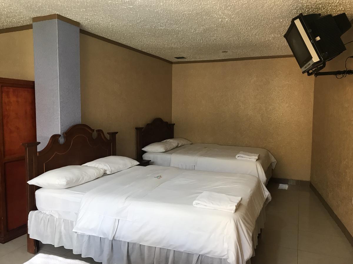באניוס Hotel Puerta Del Sol מראה חיצוני תמונה