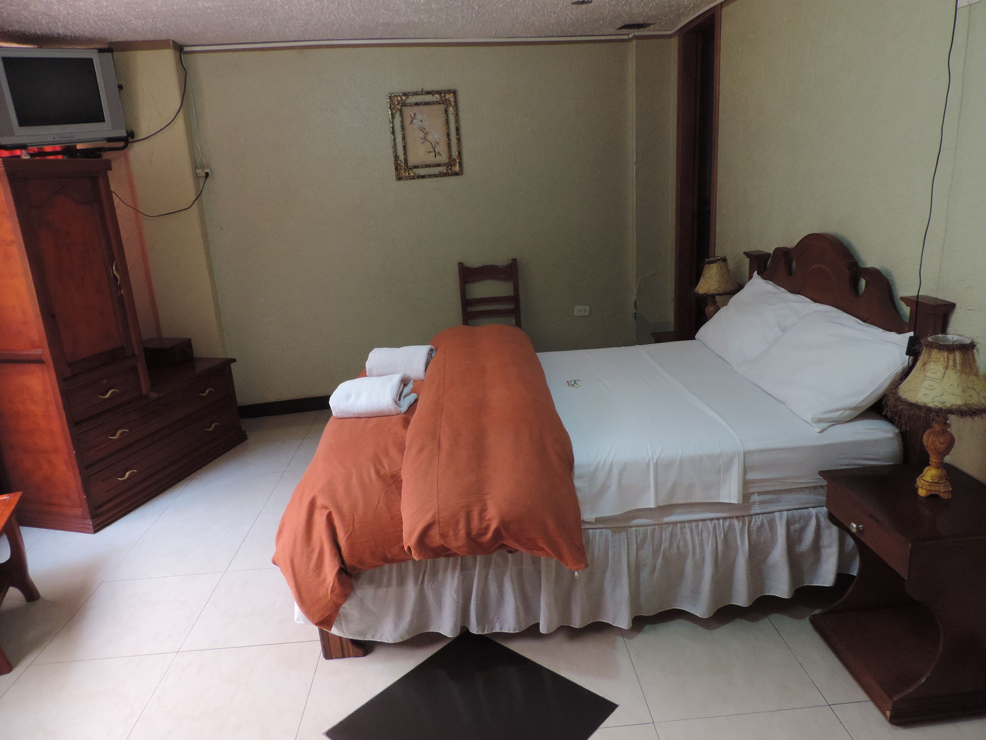 באניוס Hotel Puerta Del Sol מראה חיצוני תמונה